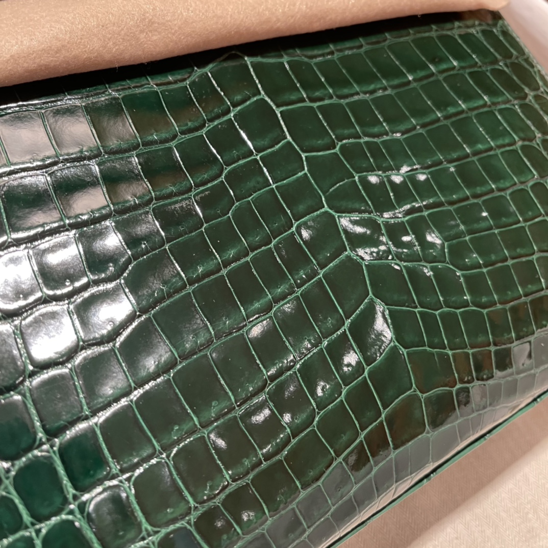 에르메스 켈리백28 그린 금장 샤이니 악어가죽